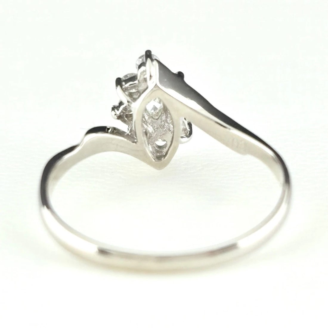 MELEE DIAMOND DESIGN PLATINUM RING - 5
