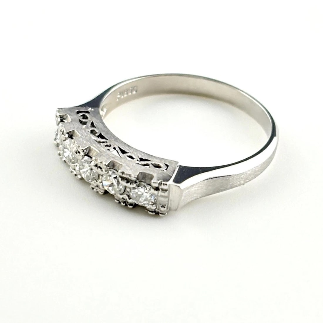 MELEE DIAMOND DESIGN PLATINUM RING - 3