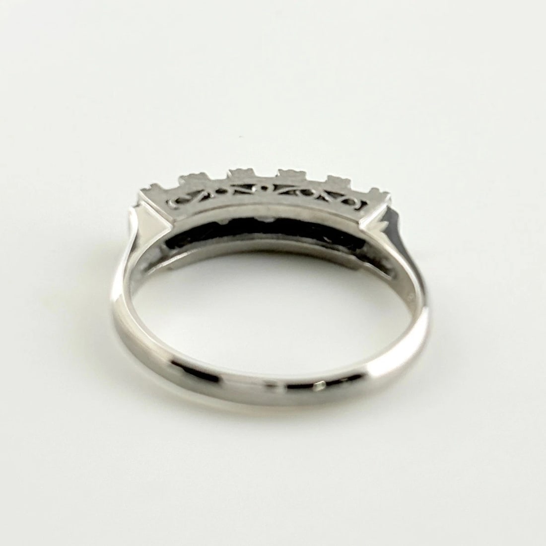 MELEE DIAMOND DESIGN PLATINUM RING - 4
