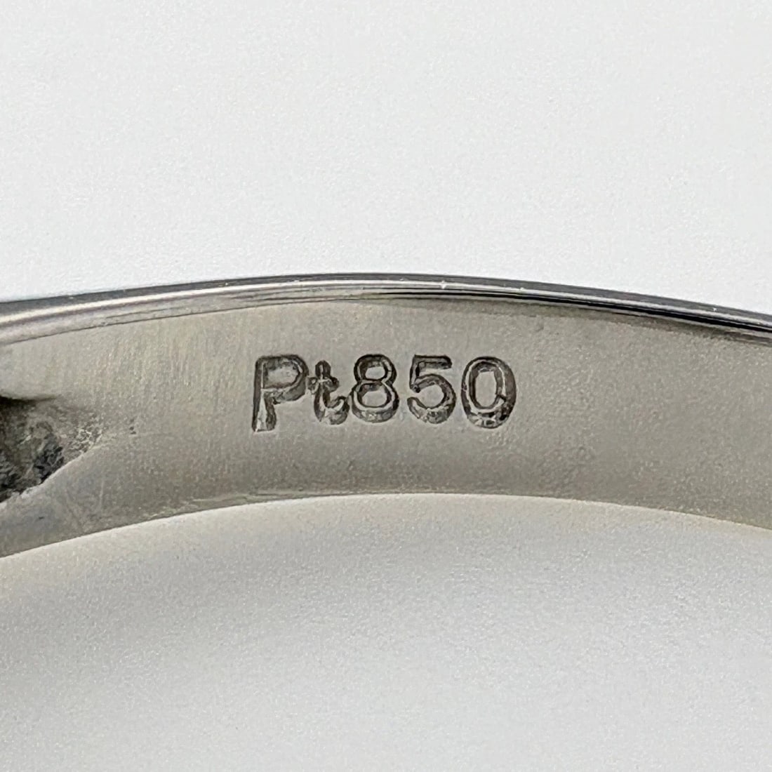 MELEE DIAMOND DESIGN PLATINUM RING - 5