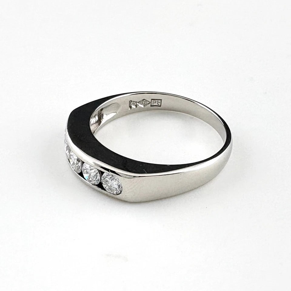 MELEE DIAMOND DESIGN PLATINUM RING: melee diamond design Platinum Ring Brand: Unbranded Type/Style: Ring Material: Pt900, Main Stone/Creation Natural Color: None Size: US 7.5 to 8 Accessories: None Accessories Notice: When p
