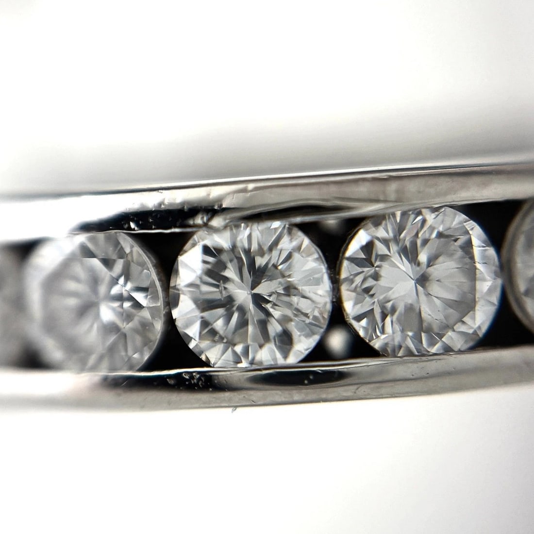 MELEE DIAMOND DESIGN PLATINUM RING - 2