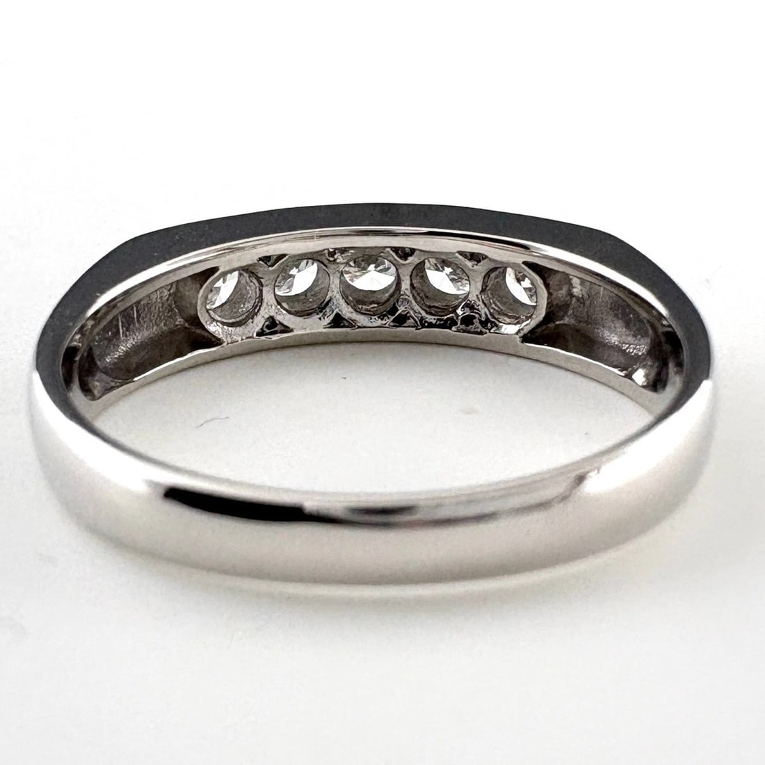 MELEE DIAMOND DESIGN PLATINUM RING - 4