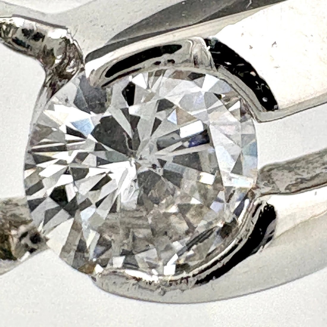DIAMOND DESIGN PLATINUM MELEE RING - 2