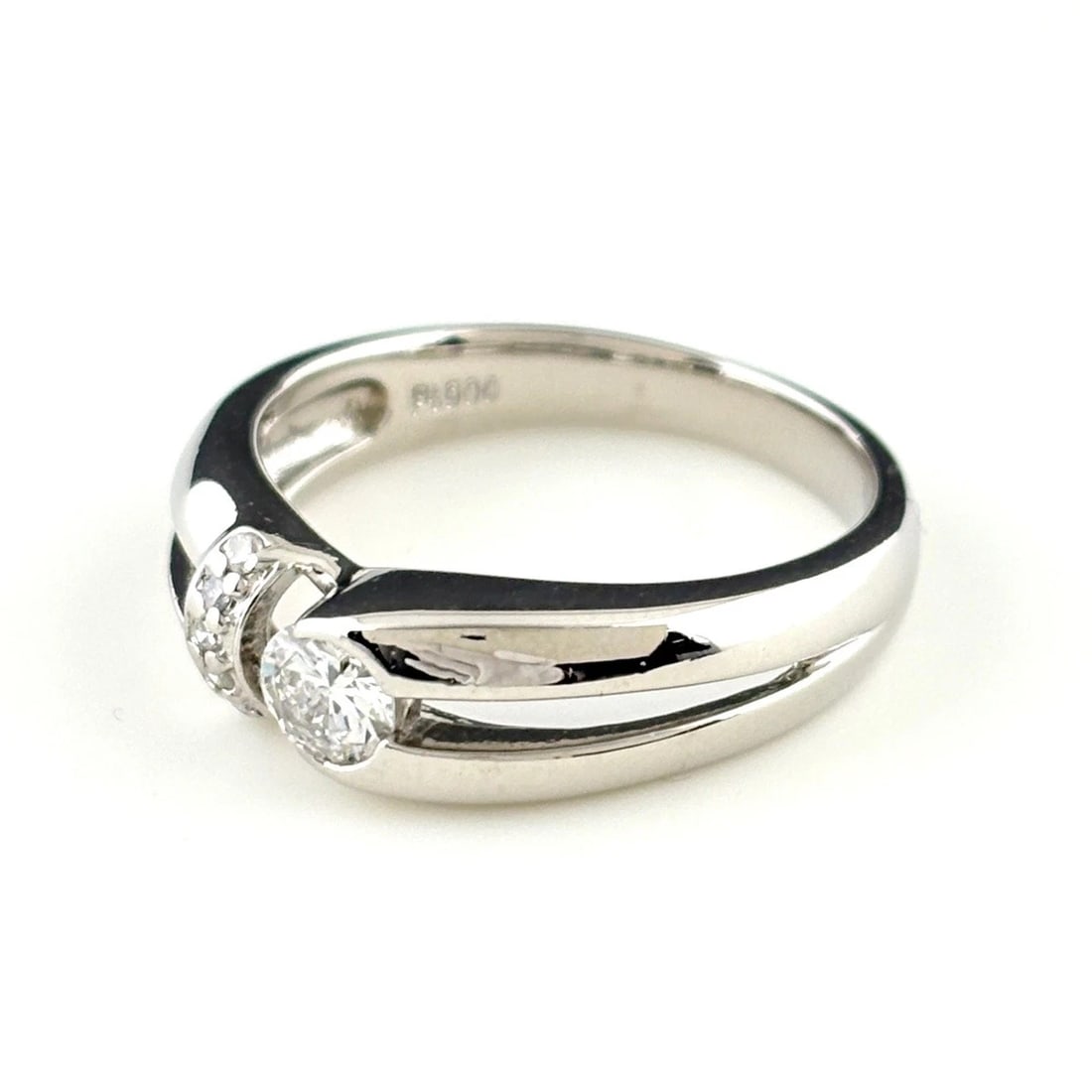 DIAMOND DESIGN PLATINUM MELEE RING - 3