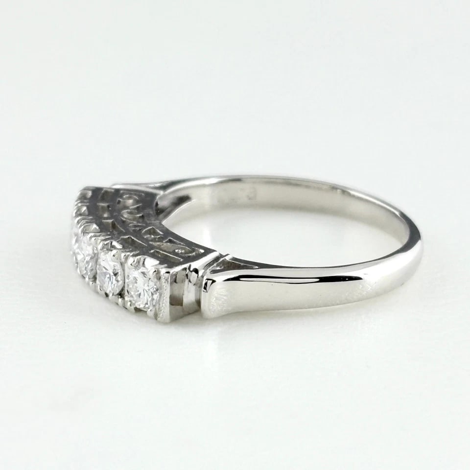 MELEE DIAMOND DESIGN PLATINUM RING: melee diamond design Platinum Ring Brand: Unbranded Type/Style: Ring Material: Pt900, Main Stone/Creation Natural Color: None Size: US 6 to 6.5 Accessories: None Accessories Notice: When purchasing
