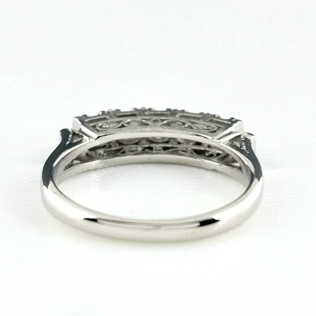 MELEE DIAMOND DESIGN PLATINUM RING - 4