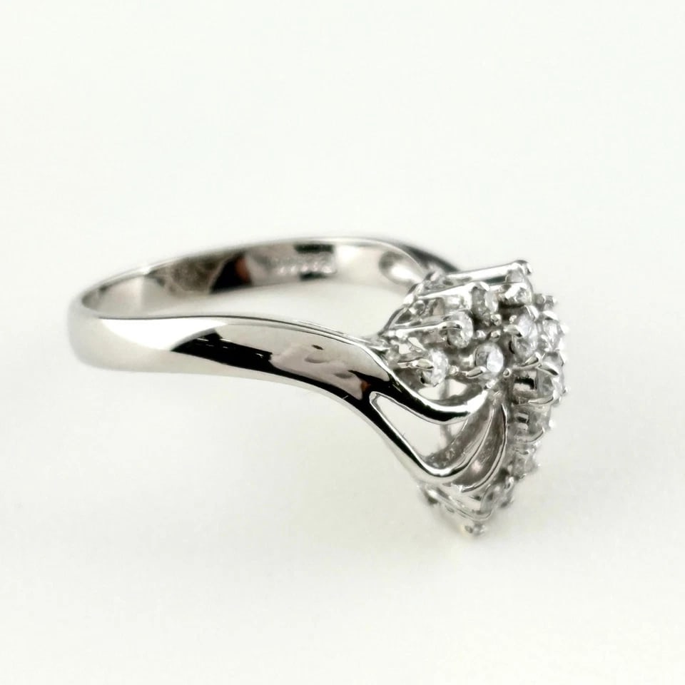 MELEE DIAMOND DESIGN PLATINUM RING: melee diamond design Platinum Ring Brand: Unbranded Type/Style: Ring Material: Pt900, Main Stone/Creation Natural Color: None Size: US 6 to 6.5 Accessories: None Accessories Notice: When p