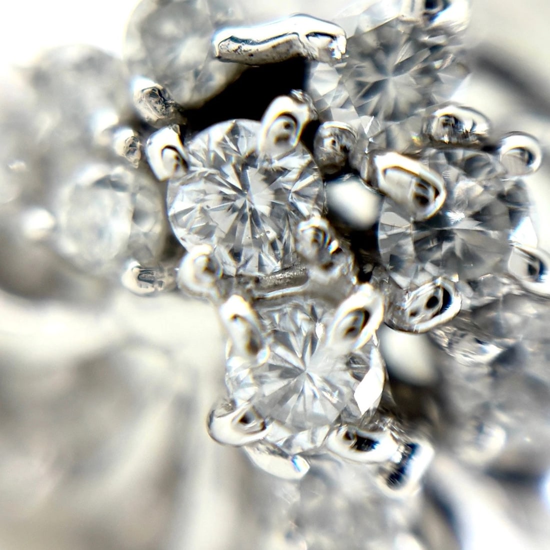 MELEE DIAMOND DESIGN PLATINUM RING - 2