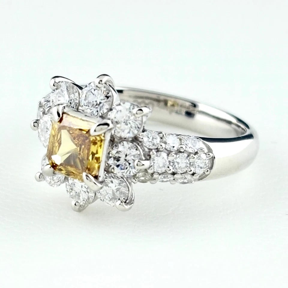 DIAMOND DESIGN PLATINUM MELEE RING: diamond design Platinum melee Ring Brand: Unbranded Type/Style: Ring Material: Pt900, Main Stone/Creation Natural Color: None Size: US 6 to 6.5 Accessories: None Accessories Notice: When p