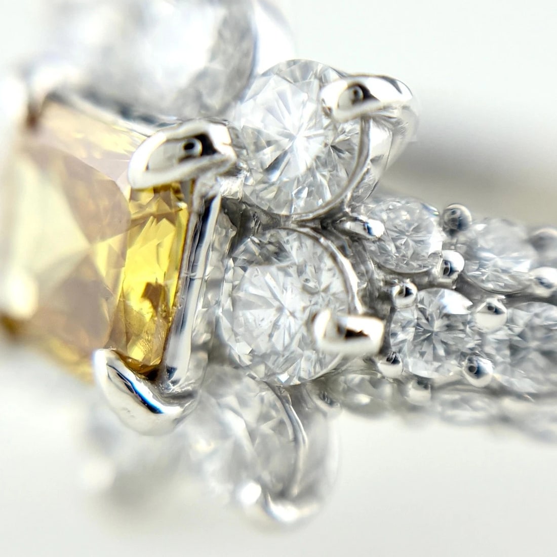 DIAMOND DESIGN PLATINUM MELEE RING - 3