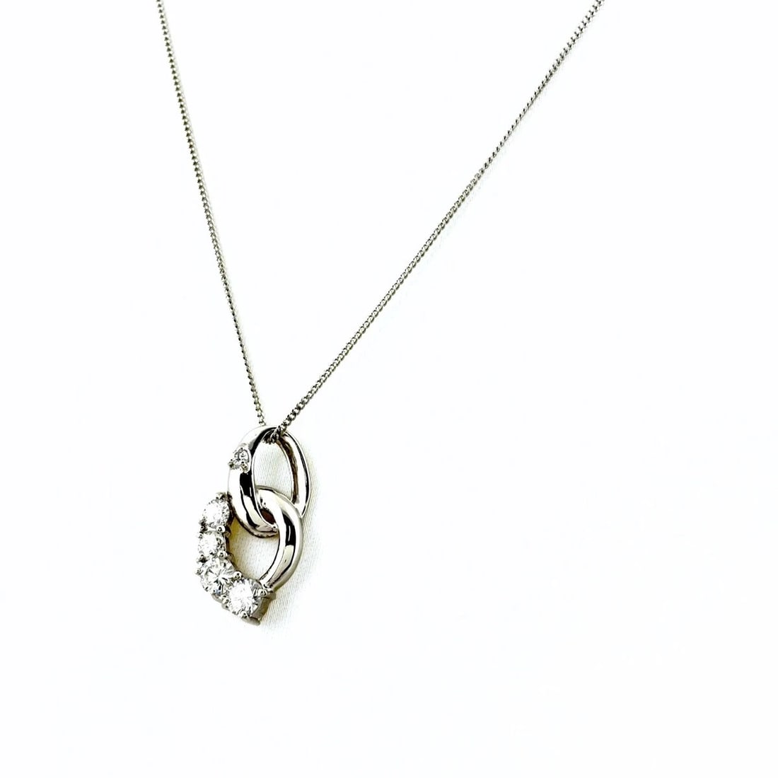 MELEE DIAMOND DESIGN PLATINUM PENDANT NECKLACE: melee diamond design Platinum Pendant Necklace Brand: Unbranded Type/Style: Necklace Material: Pt850Pt900, Main Stone/Creation Natural Color: None Size: Chain width 0.8mm(0.0") Pendant size