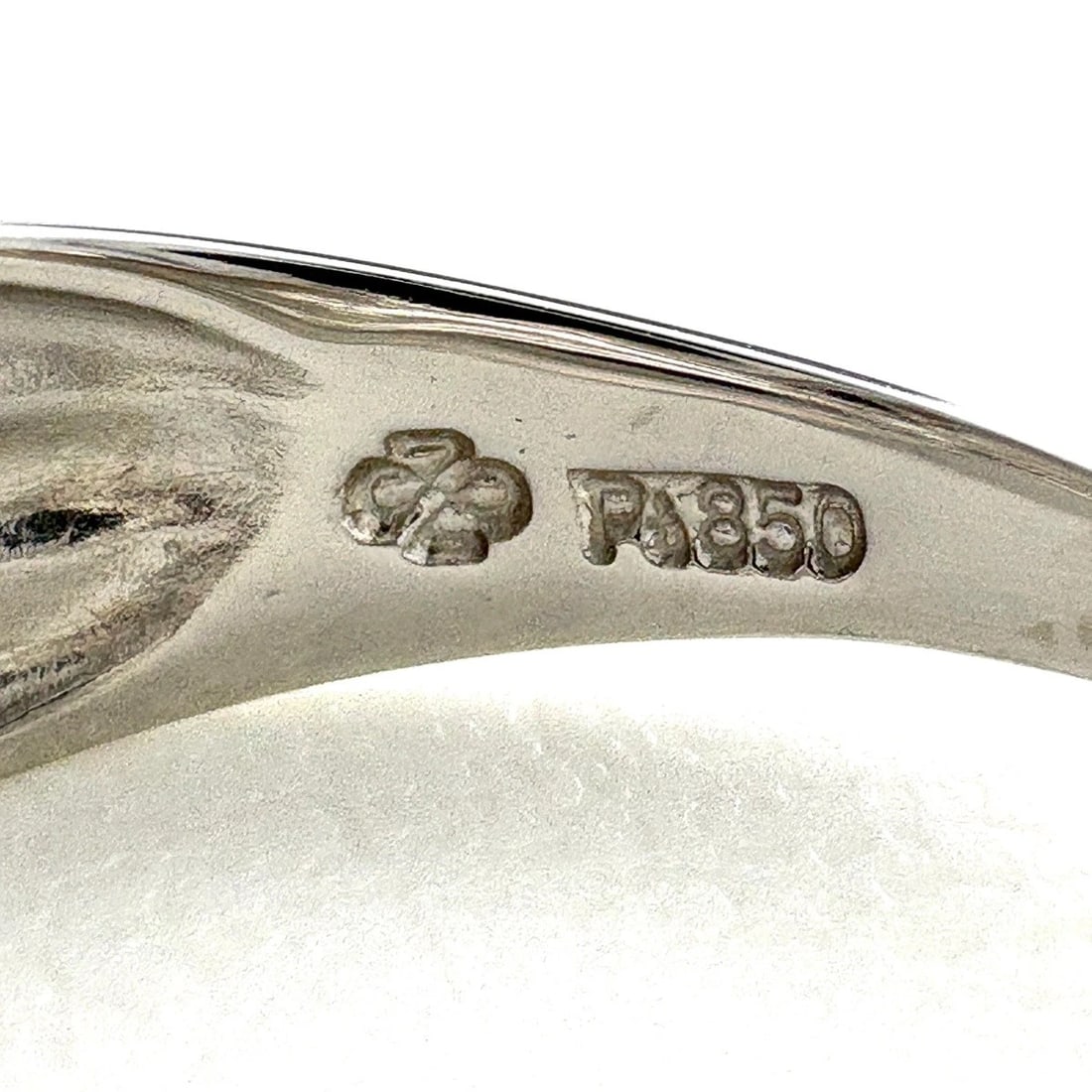 MELEE DIAMOND DESIGN PLATINUM RING - 2