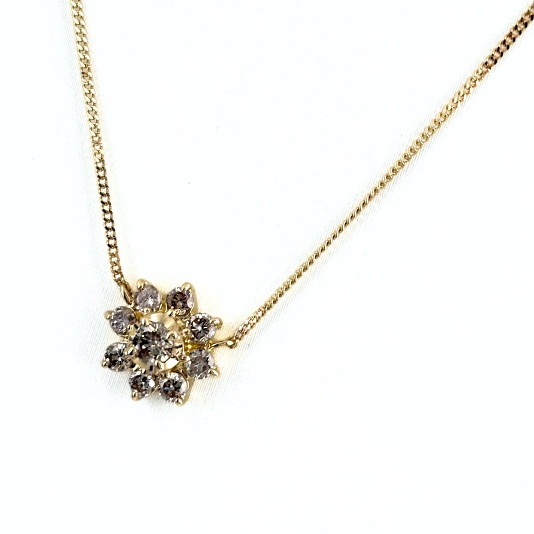 MELEE DIAMOND DESIGN NECKLACE YG PENDANT: melee diamond design necklace YG Pendant Brand: Unbranded Type/Style: Necklace Material: 18KYellowGold, Main Stone/Creation Natural Color: YellowGold Size: Chain / code 40cm(15.7")Chain width