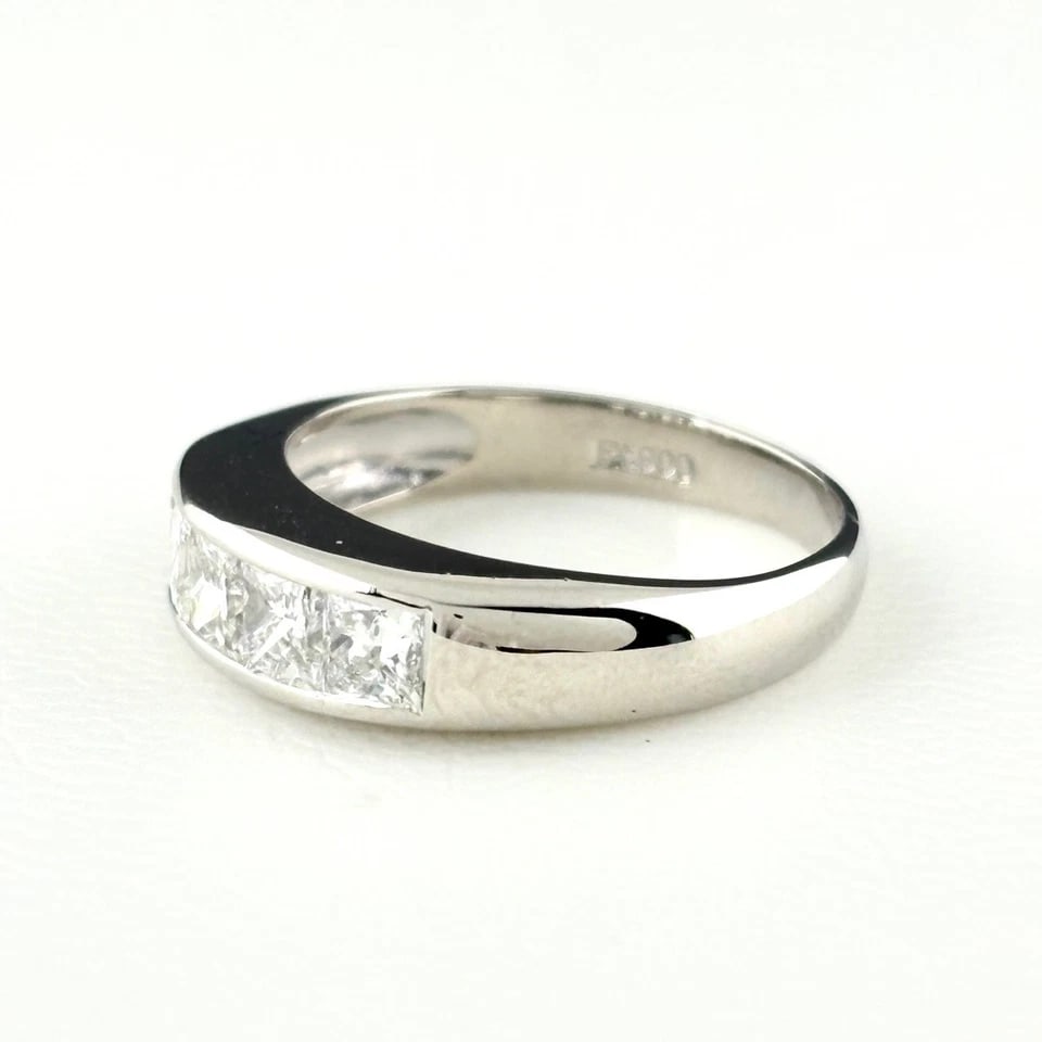 MELEE DIAMOND DESIGN PLATINUM RING: melee diamond design Platinum Ring Brand: Unbranded Type/Style: Ring Material: Pt900, Main Stone/Creation Natural Color: None Size: US 5.5 Accessories: None Accessories Notice: When purchasing