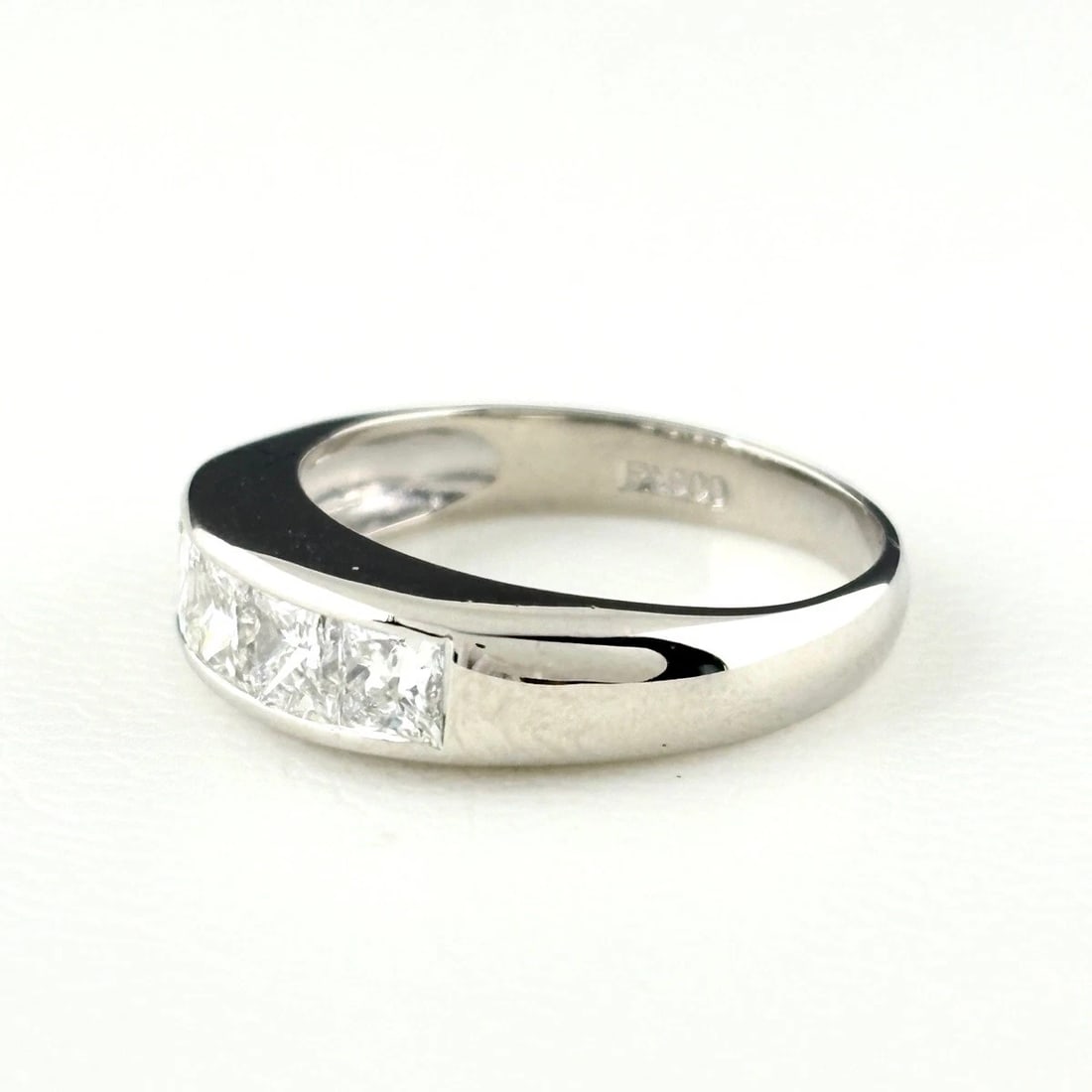 MELEE DIAMOND DESIGN PLATINUM RING - 2