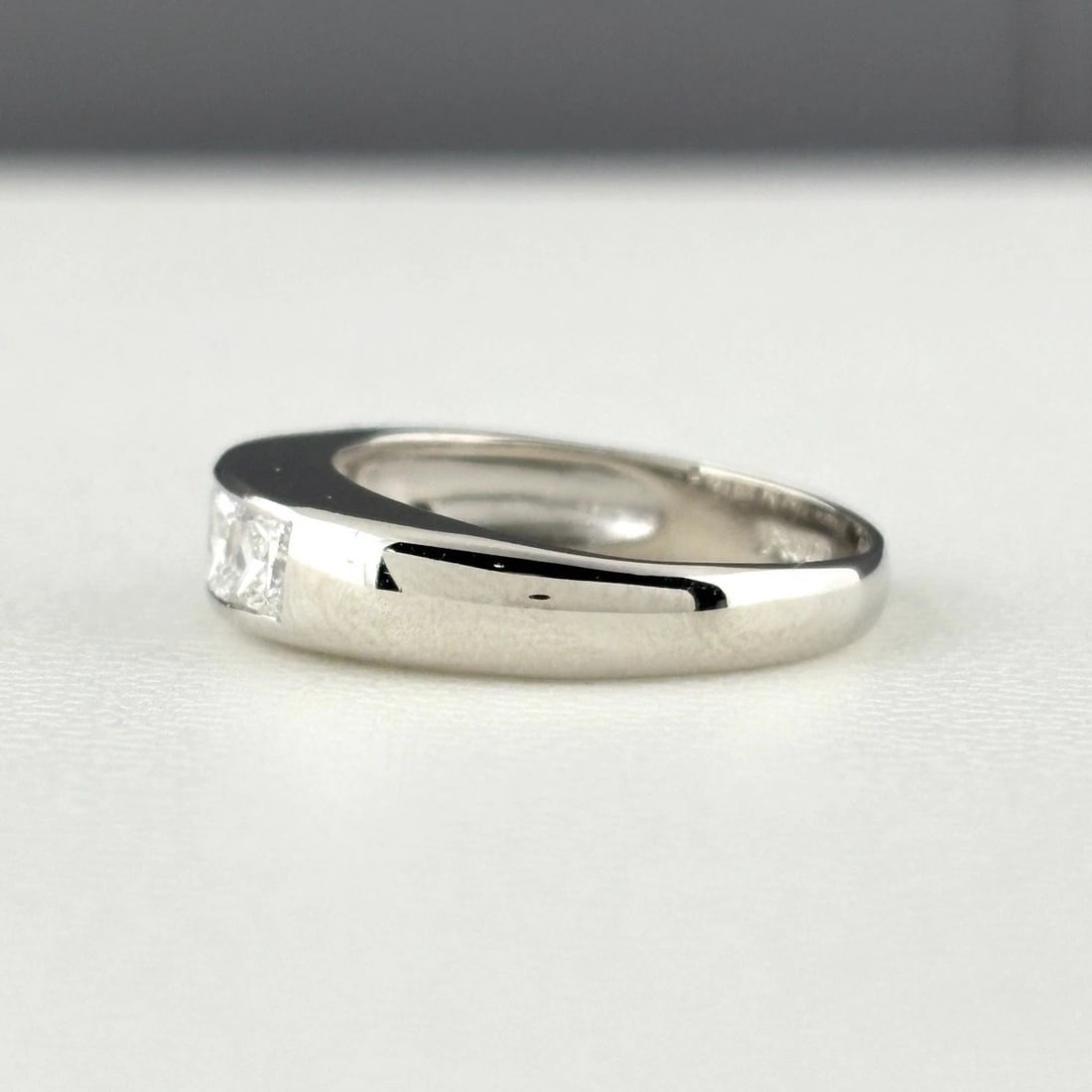 MELEE DIAMOND DESIGN PLATINUM RING - 3