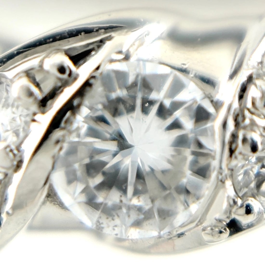 MELEE DIAMOND DESIGN PLATINUM RING - 2
