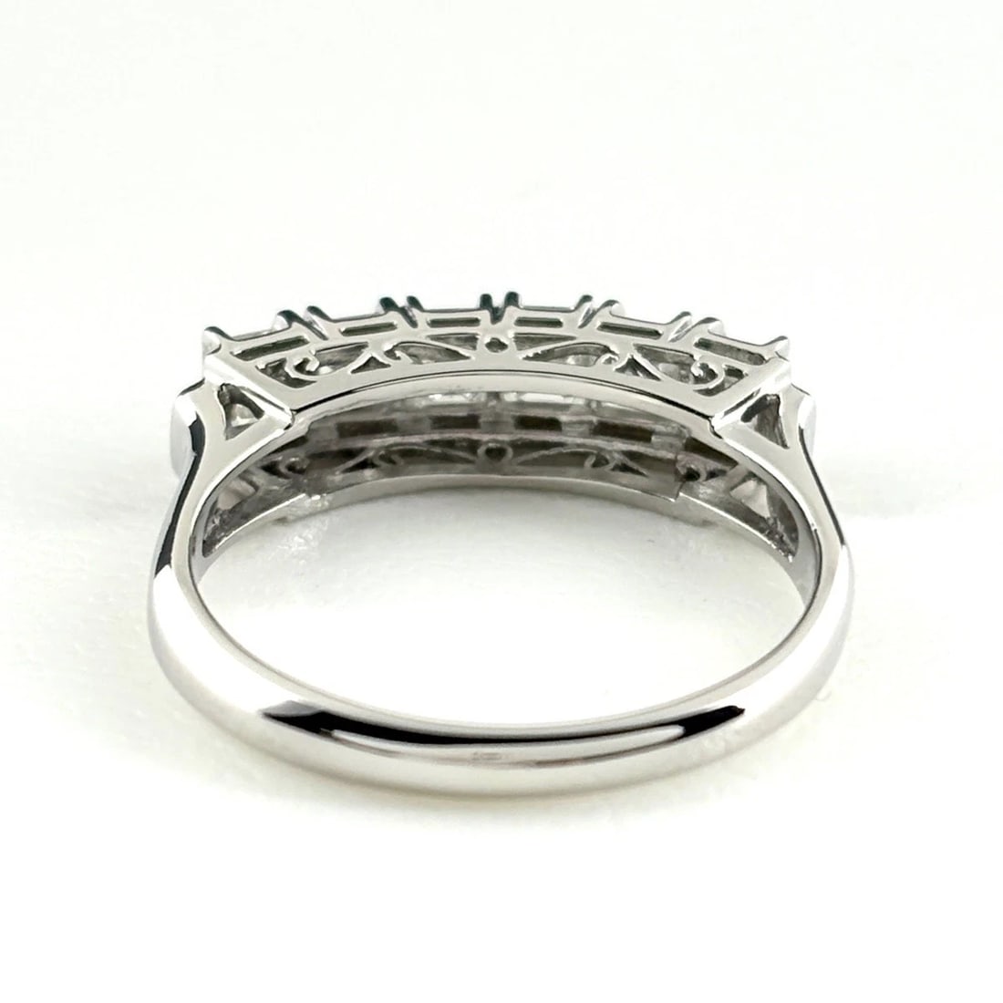 MELEE DIAMOND DESIGN PLATINUM RING - 4