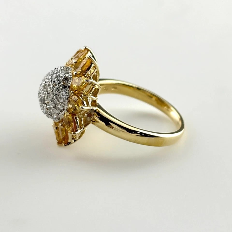 FLOWER MOTIF DESIGN YELLOWGOLD RING MELEE DIAMOND: flower motif design YellowGold Ring Melee Diamond Brand: Unbranded Type/Style: Ring Material: 18KYellowGold, Main Stone/Creation Natural Color: YellowGold Size: US 5.5 to 6 Accessories: None <