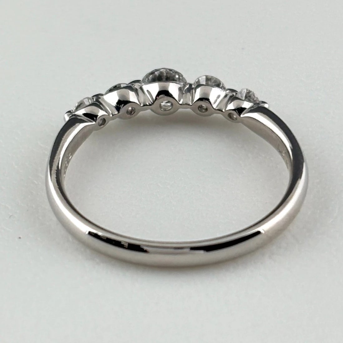 MELEE DIAMOND DESIGN PLATINUM RING - 2