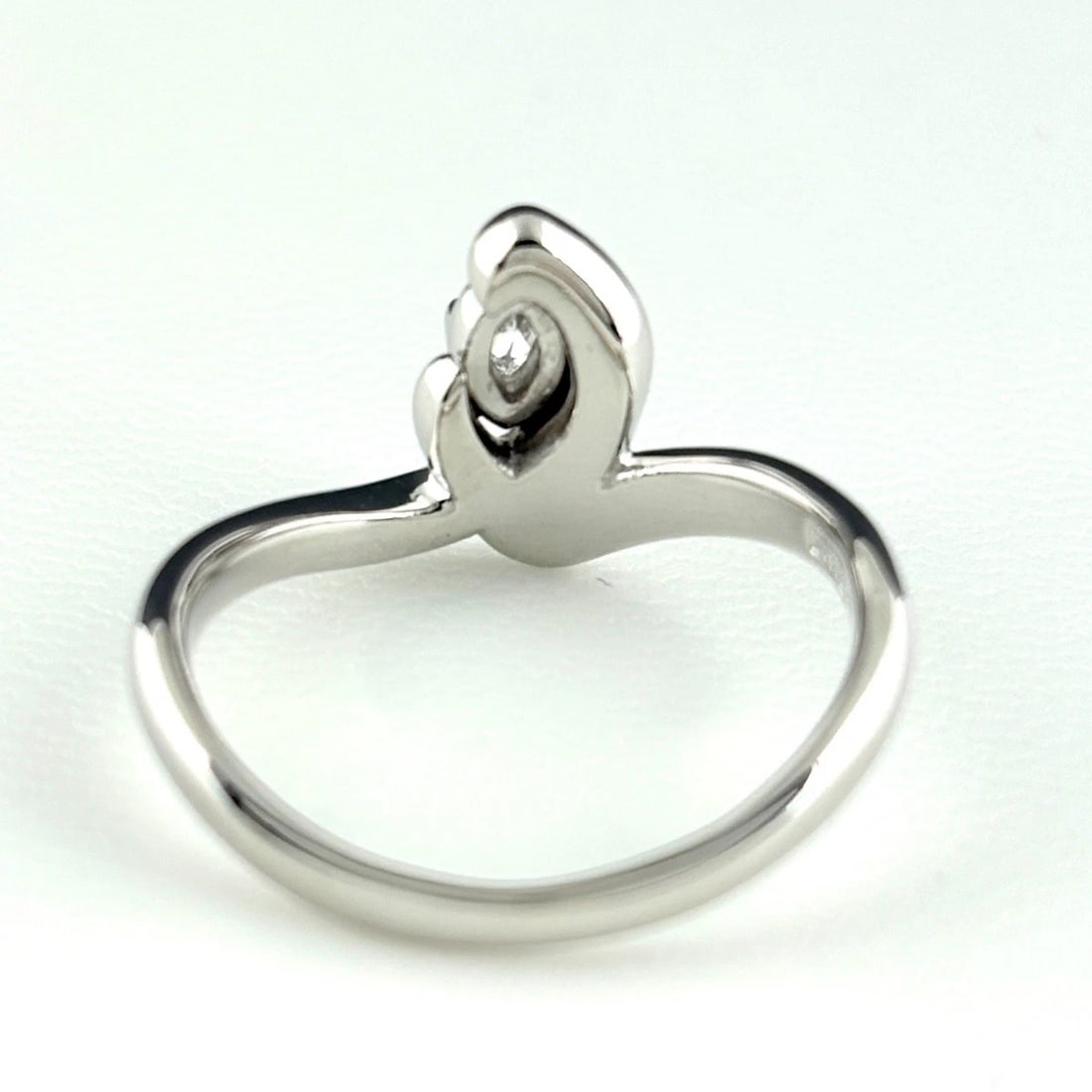MELEE DIAMOND DESIGN PLATINUM RING - 5
