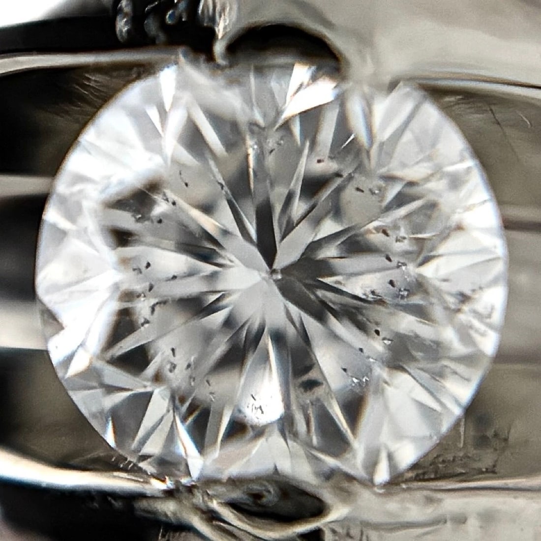 DIAMOND DESIGN PLATINUM RING - 2