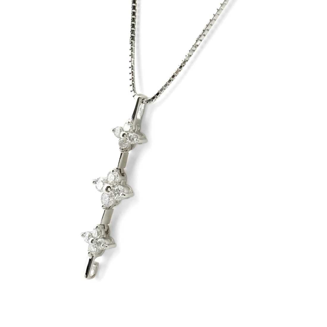 FLOWER MOTIF DESIGN NECKLACE WG WHITEGOLD PENDANT MELEE DIAMOND FLOWER: Flower motif design Necklace WG WhiteGold Pendant melee diamond flower Brand: Unbranded Type/Style: Necklace Material: 18K WG, Main Stone/Creation Natural Color: WG Size: Chain / code 60cm(23.6")Chain