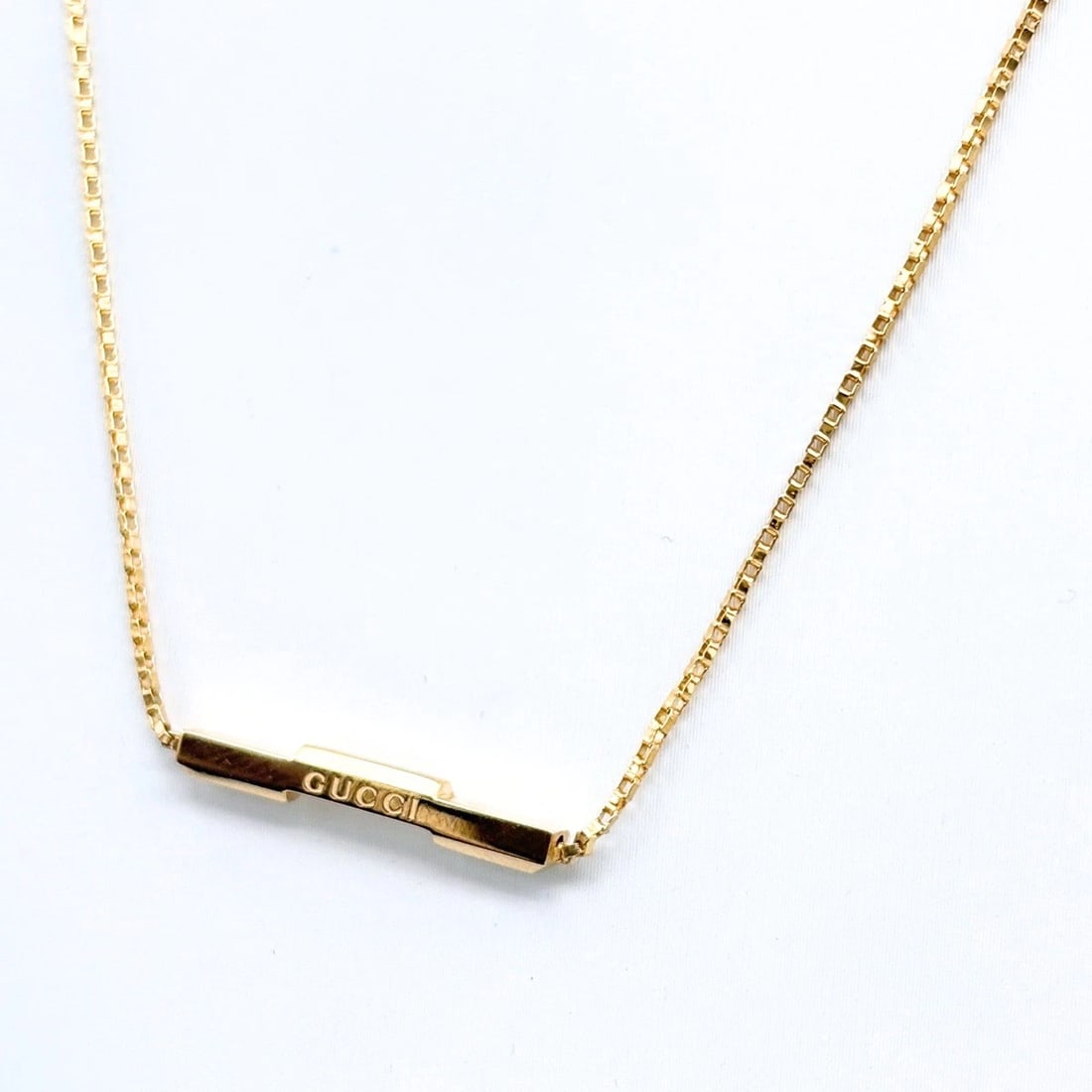 GUCCI LINK TO LOVE NECKLACE YG PENDANT NECKLACE 750: GUCCI Link to Love Necklace YG Pendant Necklace 750 Brand: GUCCI Type/Style: Necklace Material: 750YellowGold, Main Stone/Creation Natural Color: YellowGold Size: Chain width 0.8mm(0.0") Chain / code