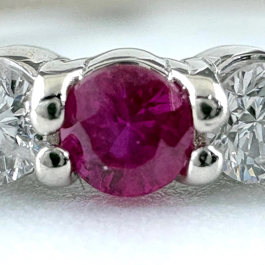 DESIGN PLATINUM MELEE DIAMOND RING RUBY - 2