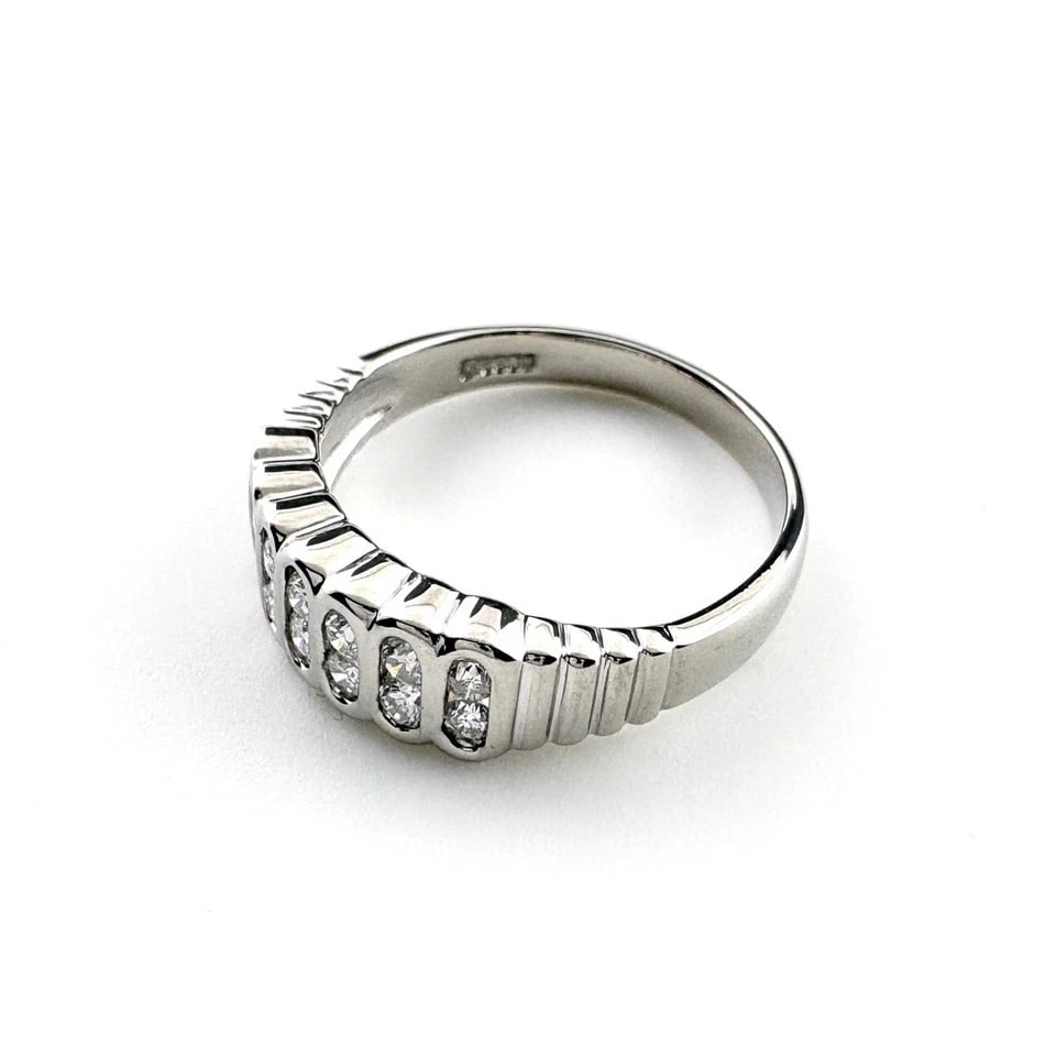 MELEE DIAMOND DESIGN PLATINUM RING: melee diamond design Platinum Ring Brand: Unbranded Type/Style: Ring Material: Pt900, Main Stone/Creation Natural Color: None Size: US 6 Accessories: None Accessories Notice: When purchasing