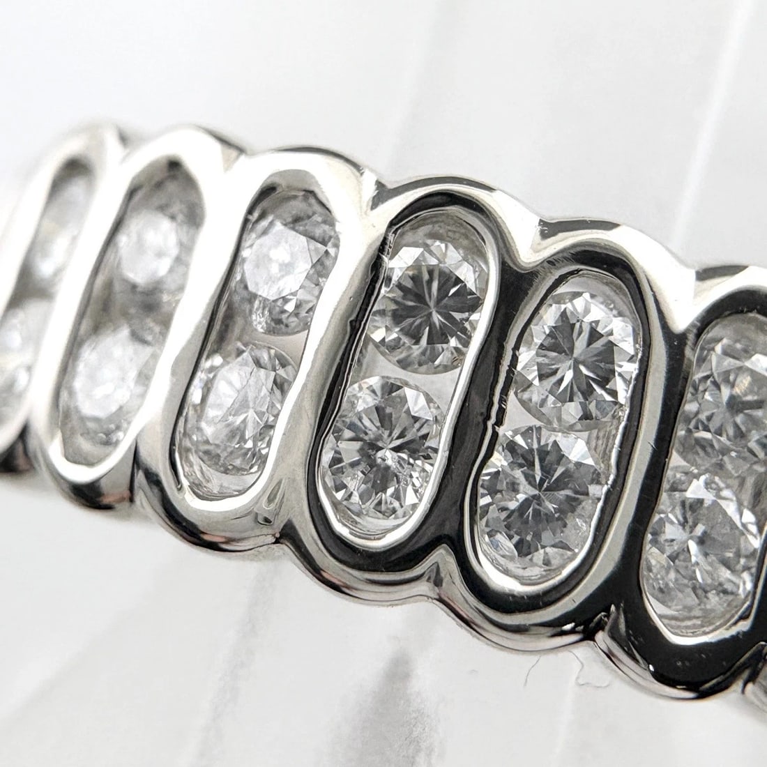 MELEE DIAMOND DESIGN PLATINUM RING - 2
