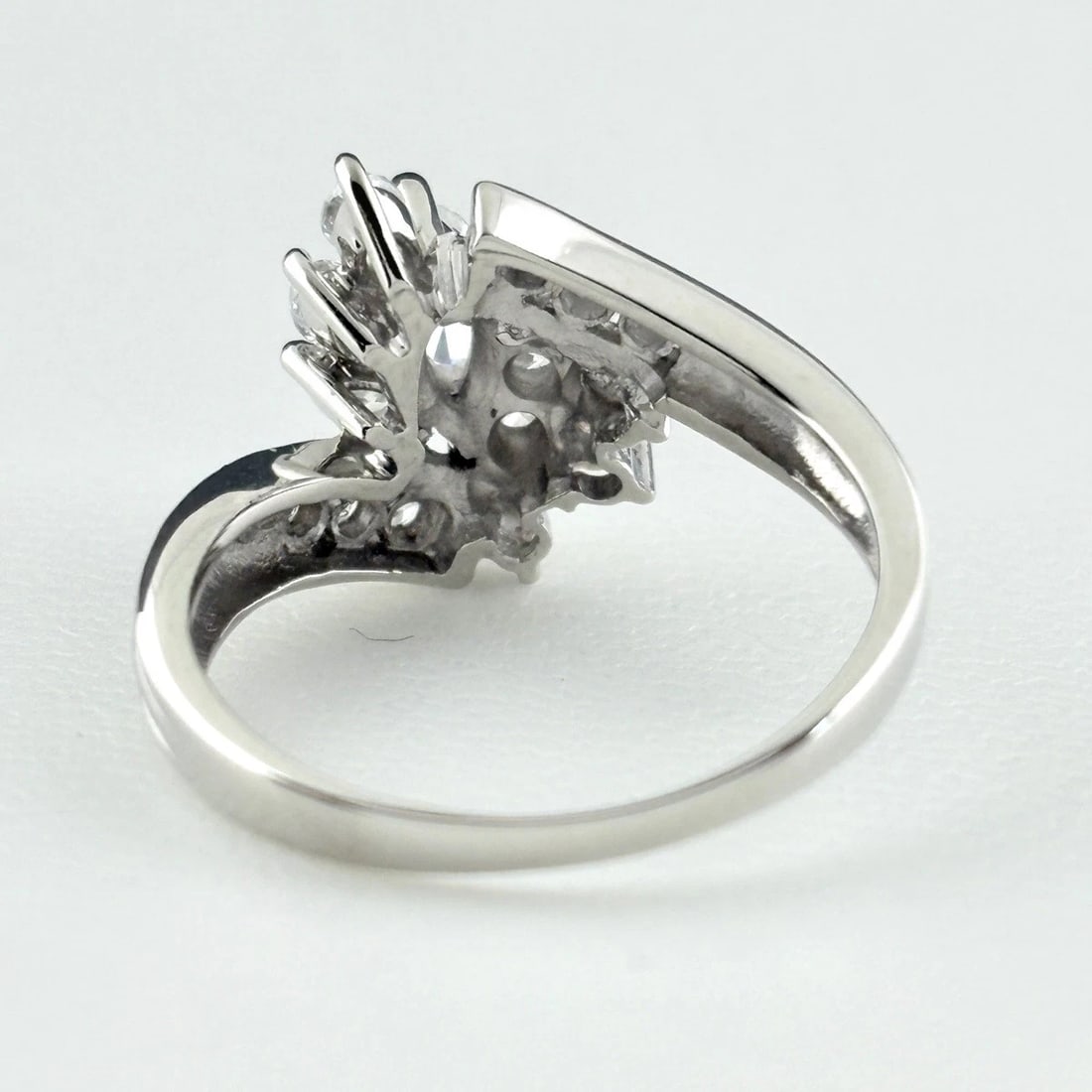 MELEE DIAMOND DESIGN PLATINUM RING - 2