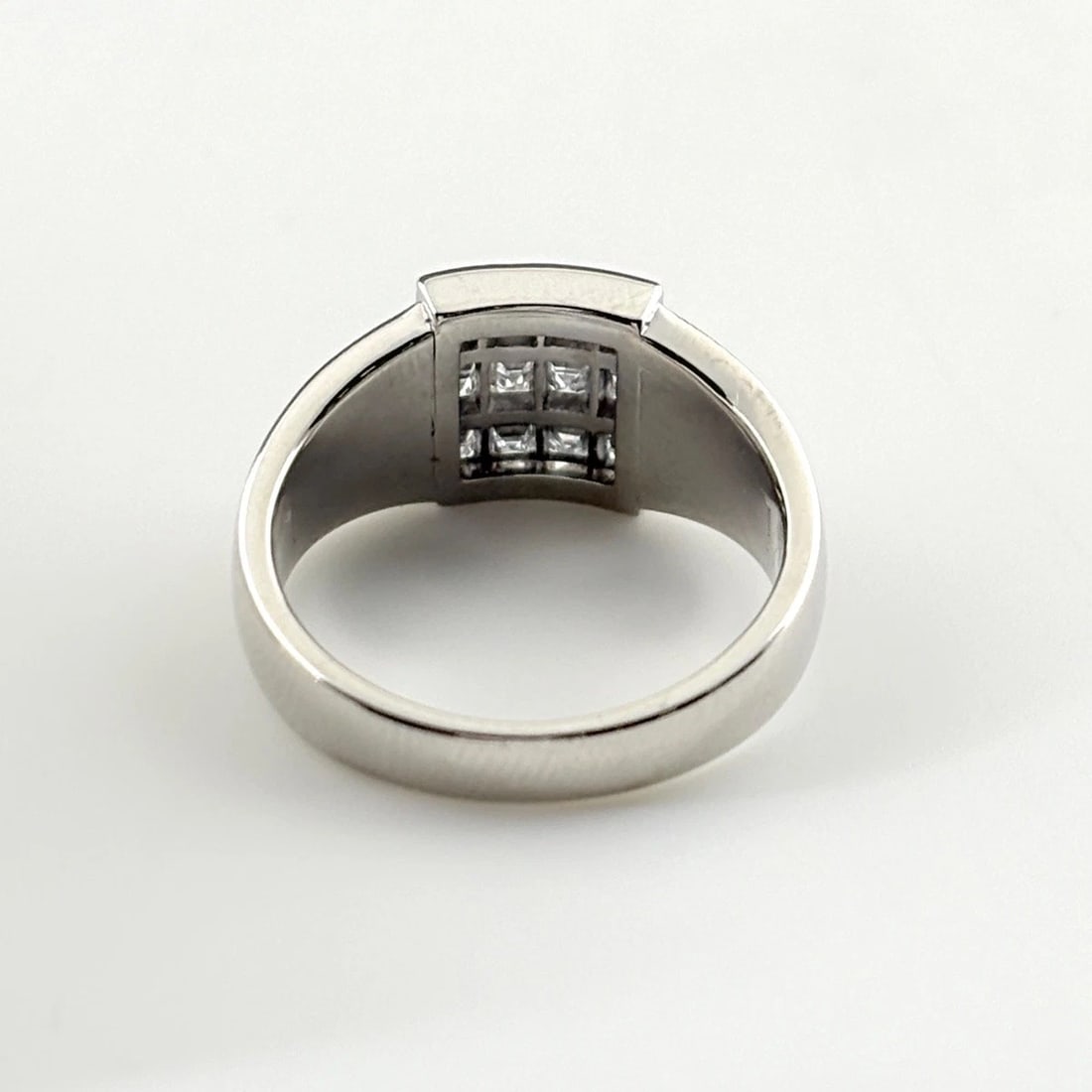 MELEE DIAMOND DESIGN PLATINUM RING - 2