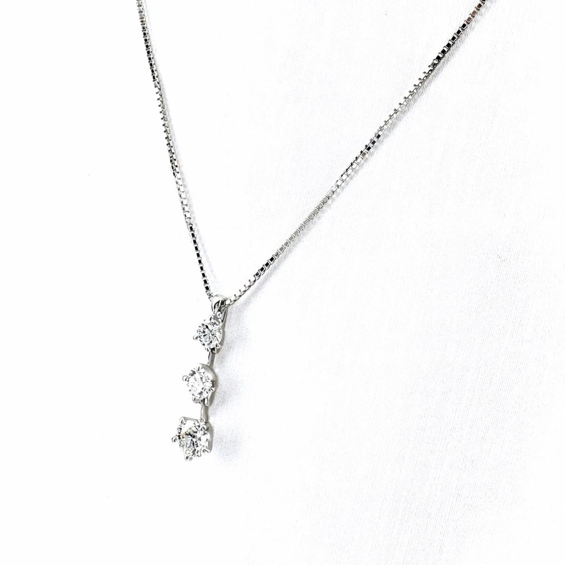 TASAKI MELEE DIAMOND DESIGN NECKLACE PLATINUM PENDANT: TASAKI melee diamond design necklace Platinum Pendant Brand: TASAKI Type/Style: Necklace Material: Pt900 Pt850, Main Stone/Creation Natural Color: None Size: Chain / code 45cm(17.7")Chain width 0.6mm(