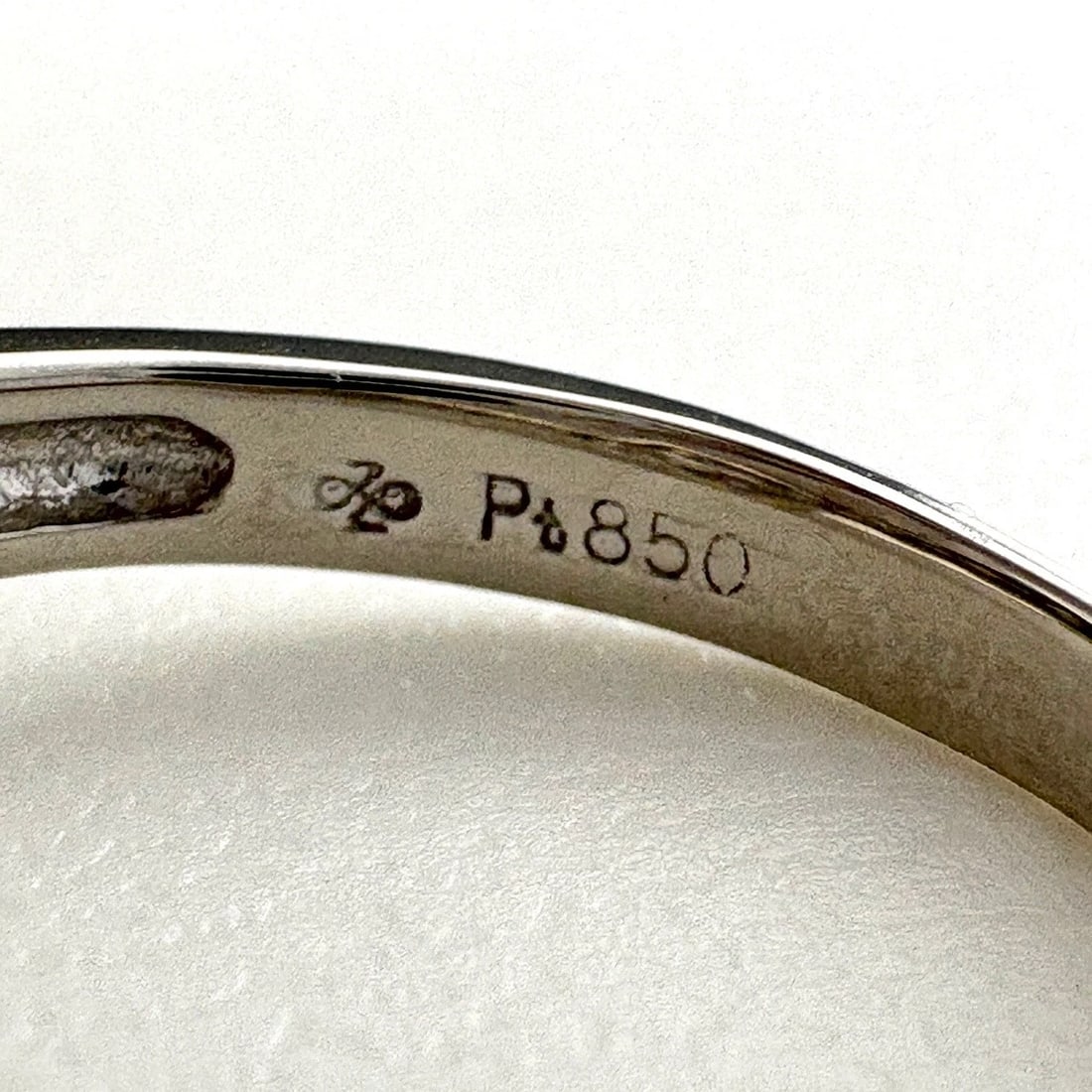 MELEE DIAMOND DESIGN PLATINUM RING - 2