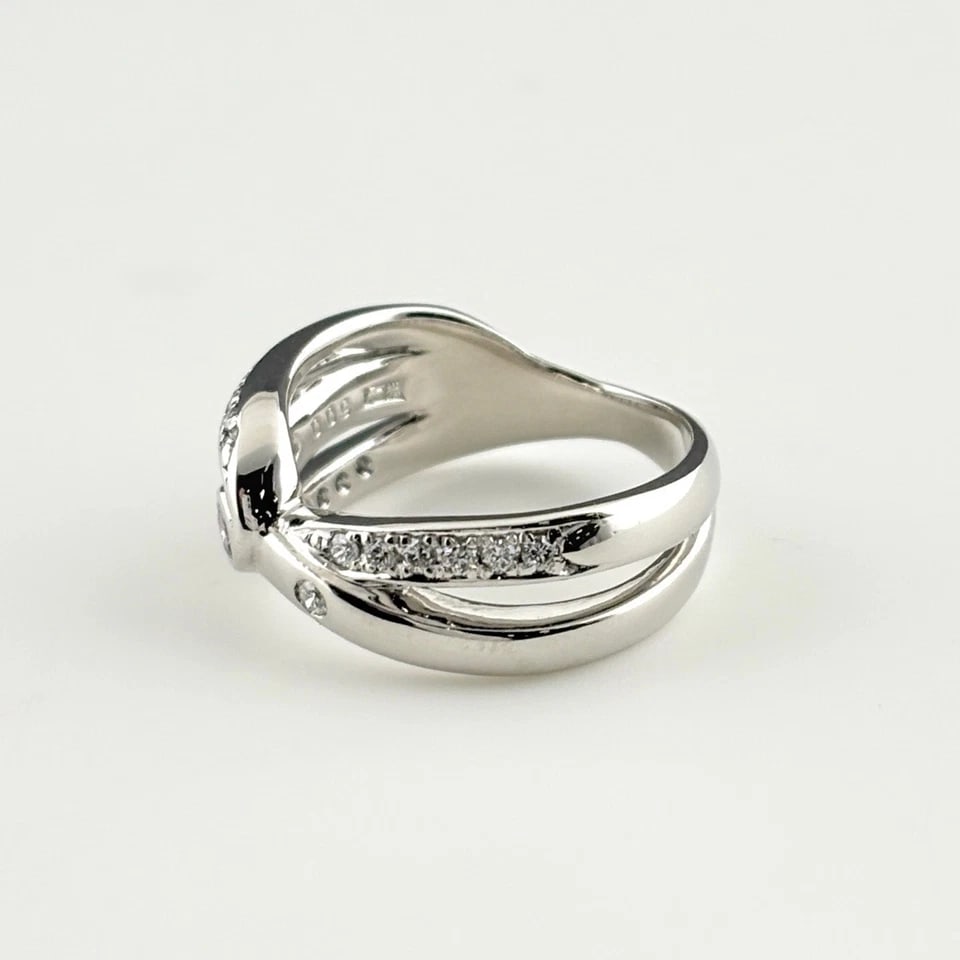 MELEE DIAMOND DESIGN PLATINUM RING: melee diamond design Platinum Ring Brand: Unbranded Type/Style: Ring Material: Pt900, Main Stone/Creation Natural Color: None Size: US 7.5 to 8 Accessories: None Accessories Notice: When p
