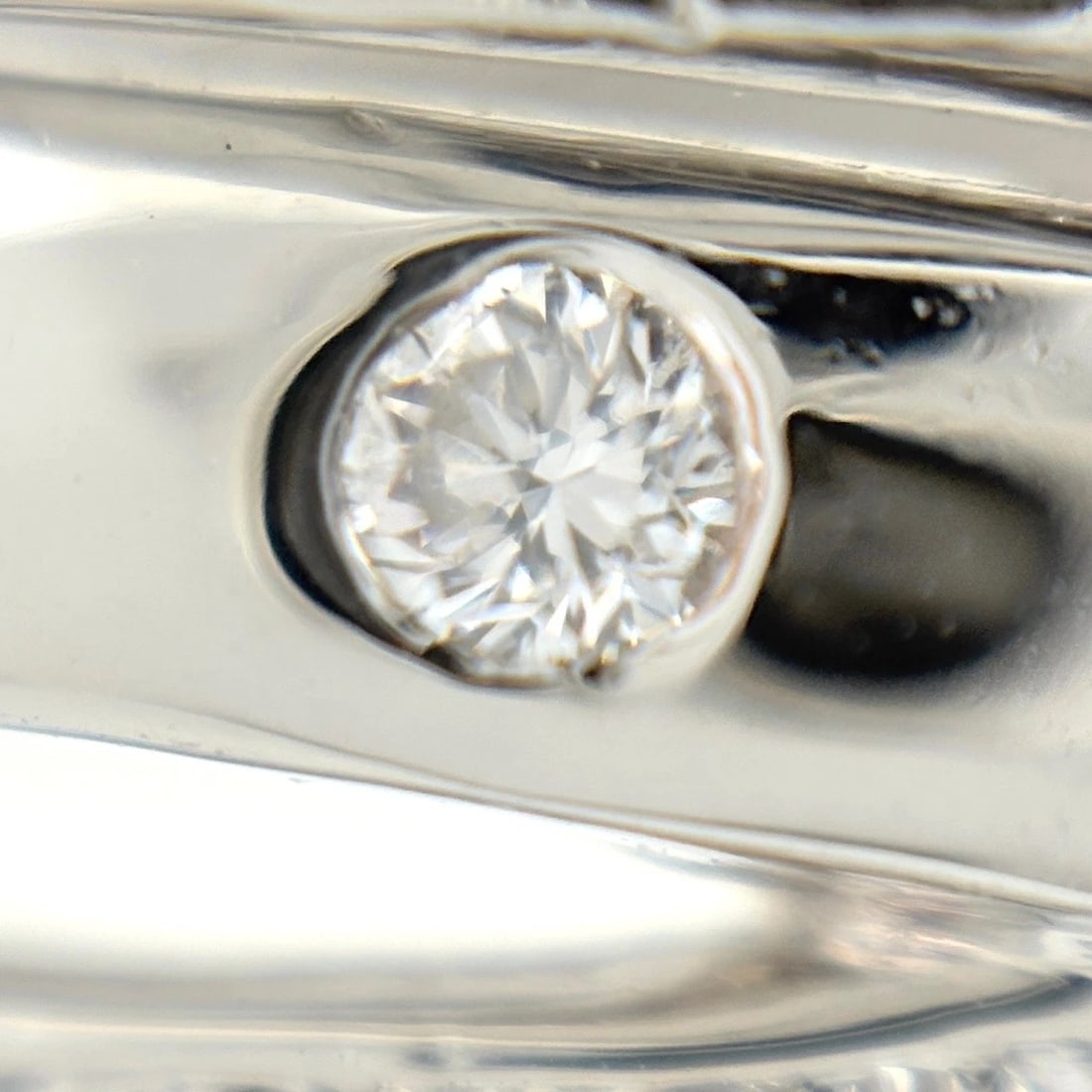 MELEE DIAMOND DESIGN PLATINUM RING - 3