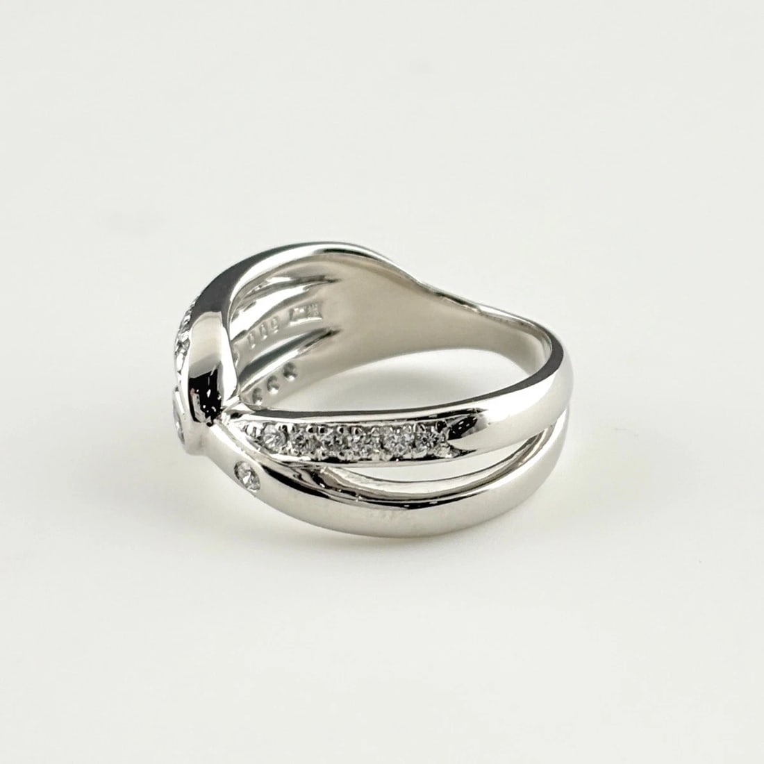 MELEE DIAMOND DESIGN PLATINUM RING - 4