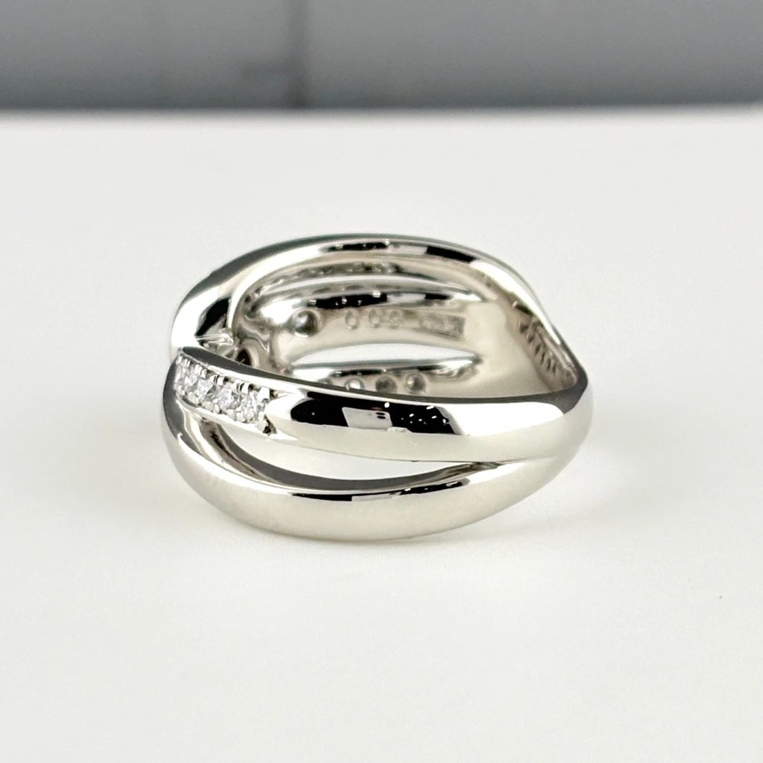 MELEE DIAMOND DESIGN PLATINUM RING - 5