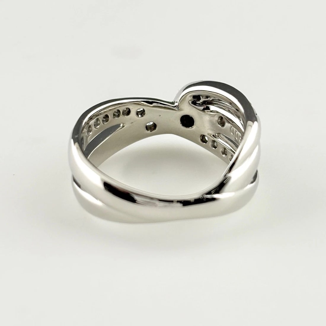 MELEE DIAMOND DESIGN PLATINUM RING - 6