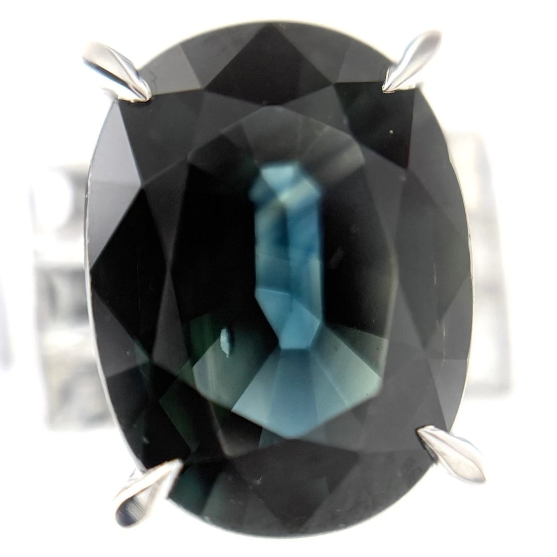 SAPPHIRE DESIGN PLATINUM MELEE DIAMOND RING: sapphire design Platinum melee diamond Ring Brand: Unbranded Type/Style: Ring Material: Pt900, Main Stone/Creation sapphire diamond Color: None Size: US 6 Accessories: None Accessories Not