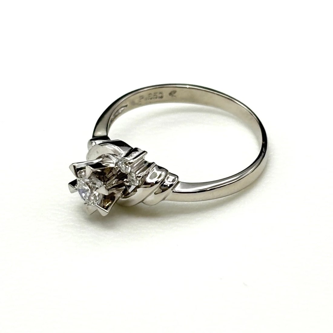MELEE DIAMOND DESIGN PLATINUM RING: melee diamond design Platinum Ring Brand: Unbranded Type/Style: Ring Material: Pt850, Main Stone/Creation Natural Color: None Size: US 5.5) Accessories: None Accessories Notice: When purchasing