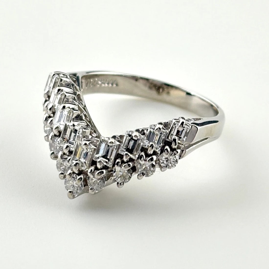 MELEE DIAMOND DESIGN PLATINUM RING: melee diamond design Platinum Ring Brand: Unbranded Type/Style: Ring Material: Pt900, Main Stone/Creation Natural Color: None Size: US 5 Accessories: None Accessories Notice: When purchasi
