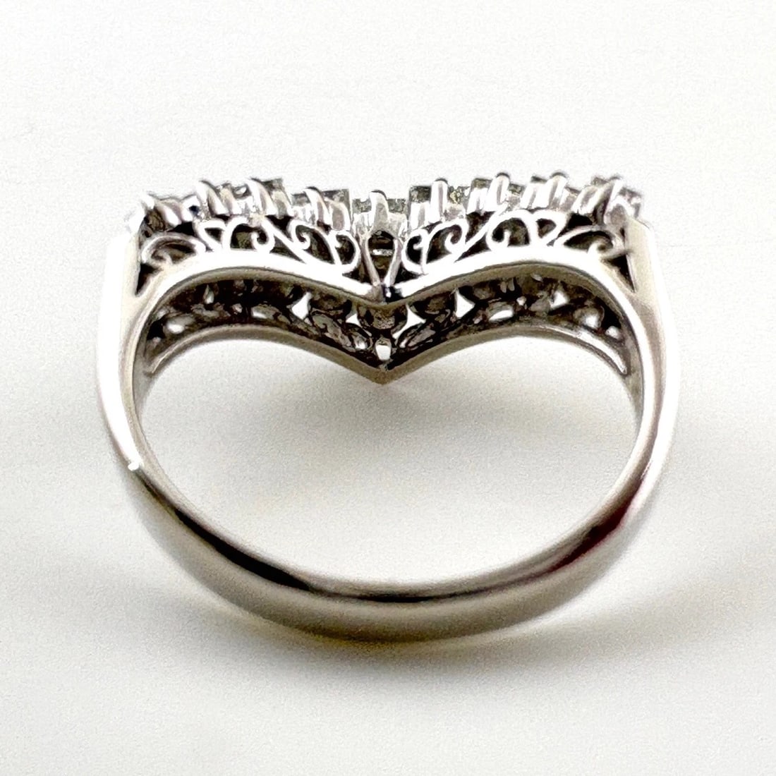 MELEE DIAMOND DESIGN PLATINUM RING - 2