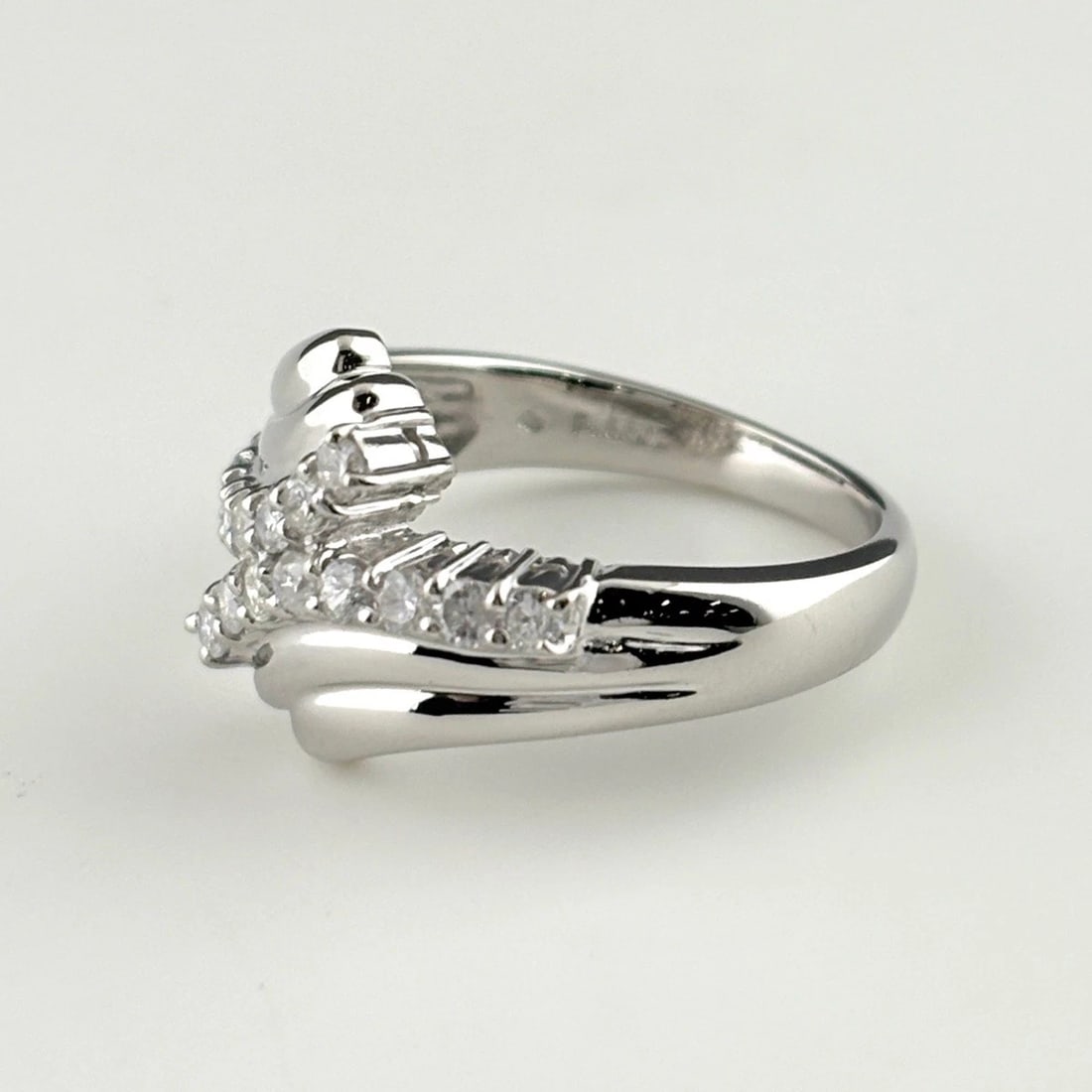 MELEE DIAMOND DESIGN PLATINUM RING - 3