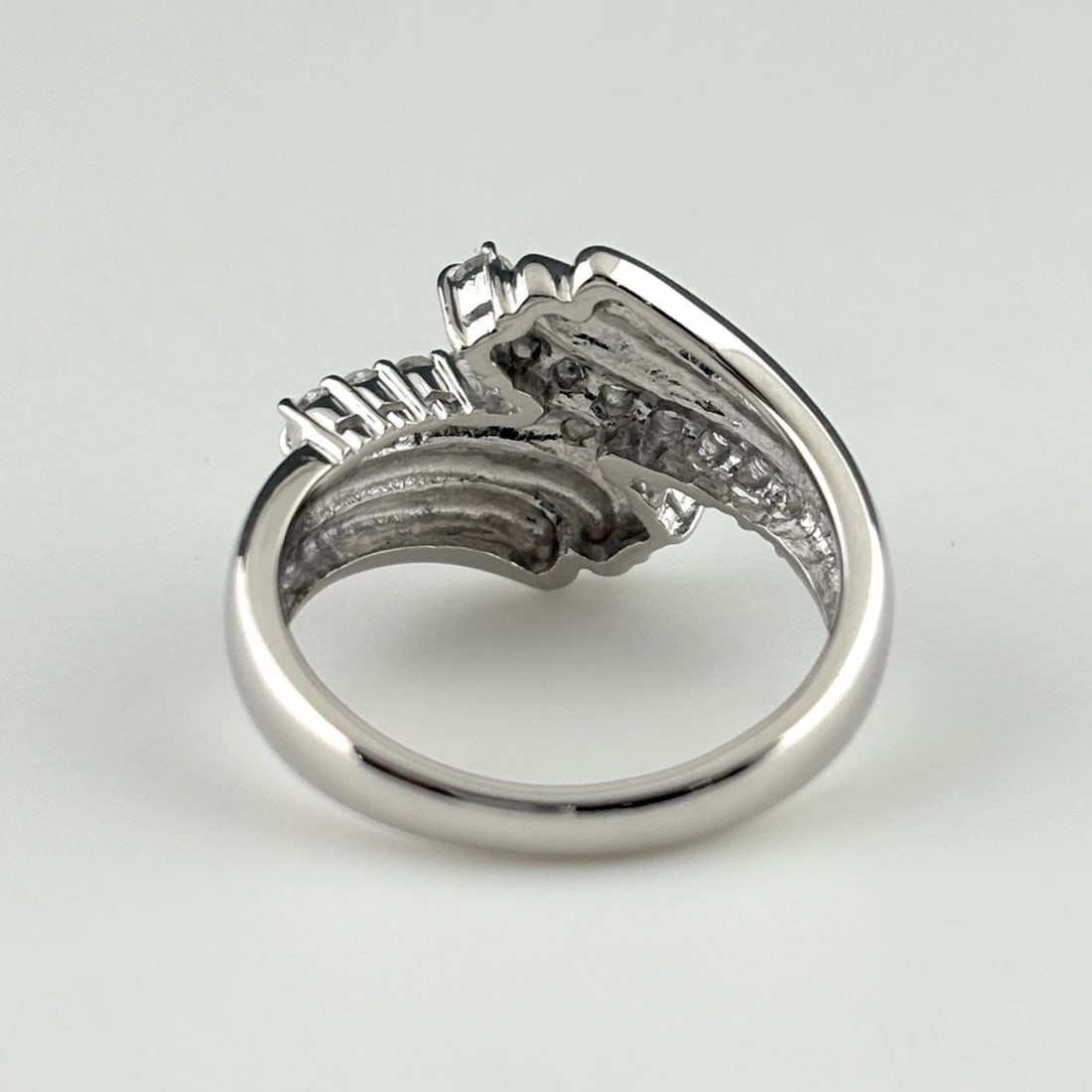 MELEE DIAMOND DESIGN PLATINUM RING - 6