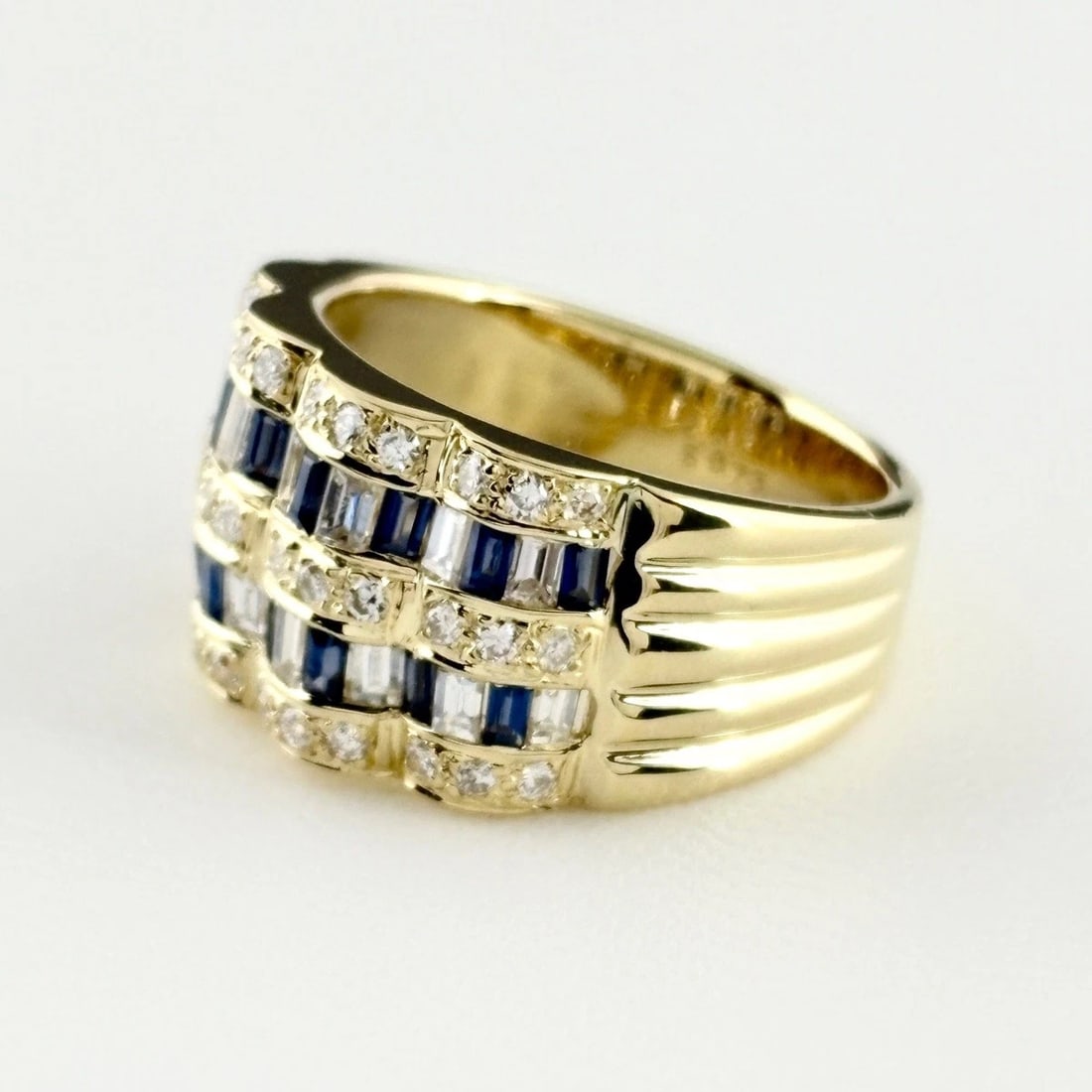 SAPPHIRE DESIGN YG MELEE DIAMOND RING: sapphire design YG melee diamond Ring Brand: Unbranded Type/Style: Ring Material: 18KYellowGold, Main Stone/Creation Sapphire Diamond Color: YellowGold Size: US 6.5 to 7 Accessories: None Accessories