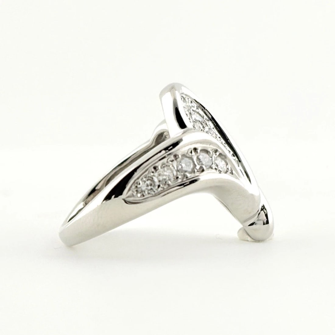 MELEE DIAMOND DESIGN PLATINUM RING - 5