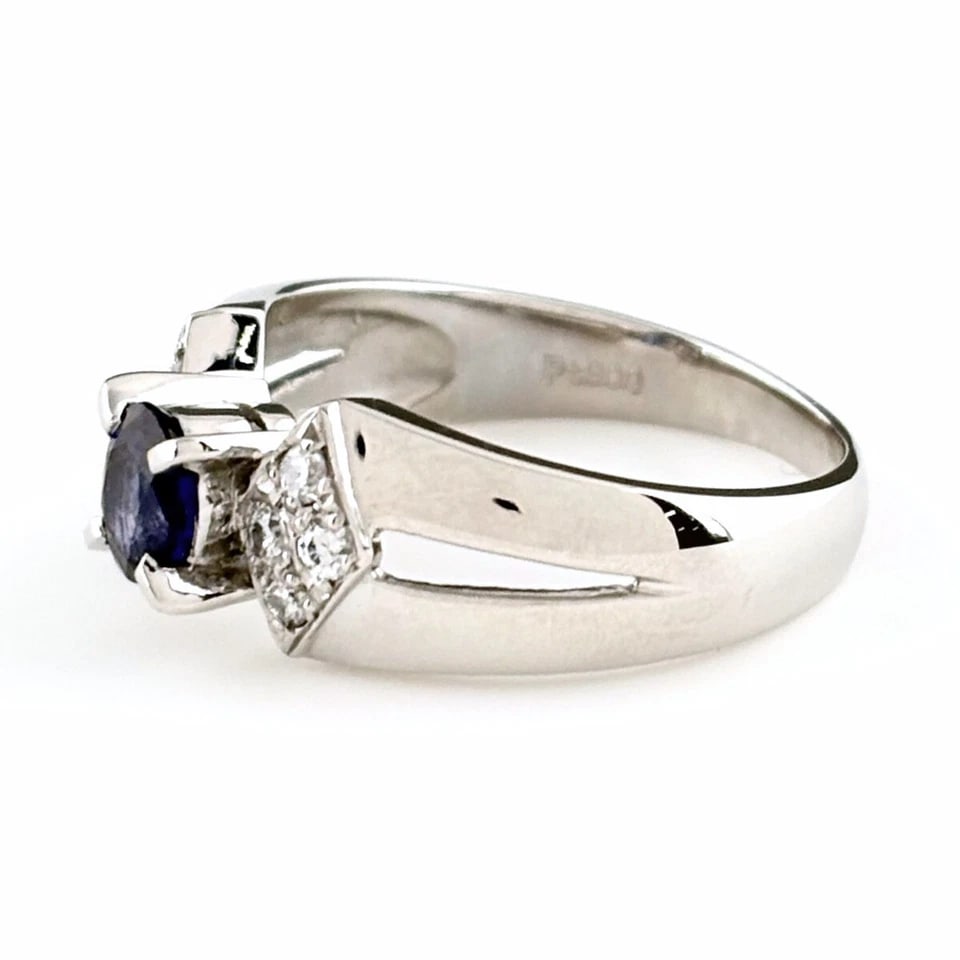 SAPPHIRE DESIGN PLATINUM MELEE DIAMOND RING: sapphire design Platinum melee diamond Ring Brand: Unbranded Type/Style: Ring Material: Pt900, Main Stone/Creation Sapphire Diamond Color: None Size: US 5 to 5.5 Accessories: None Accessor